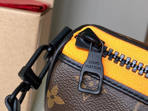 l0*is V*t0n keepall xs