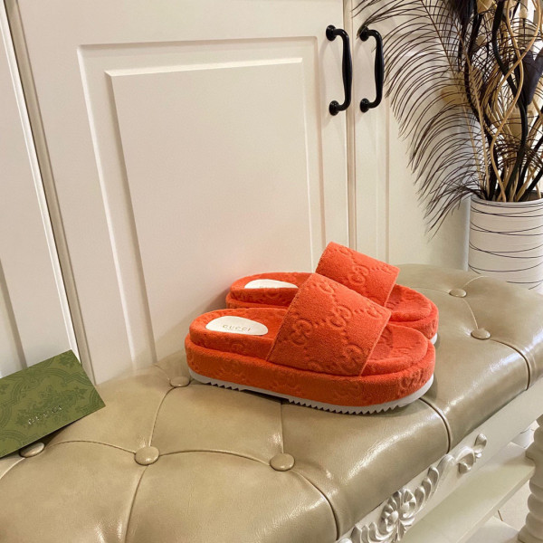 G*u*i gg platform sandal