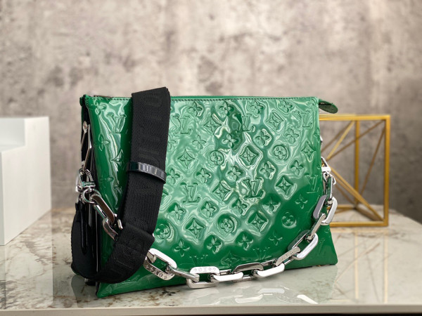 l0*is V*t0n coussin mm