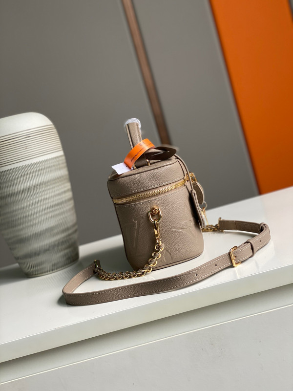 l0*is V*t0n vanity pm