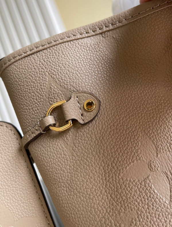 l0*is V*t0n neverfull mm