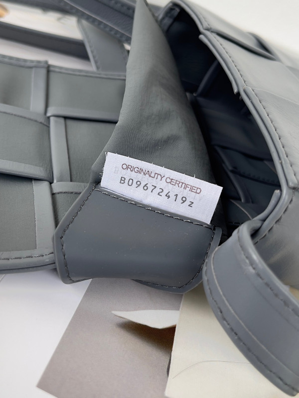 bo*te*ga Ve*ne*ta candy mini cassette-12*8*4cm