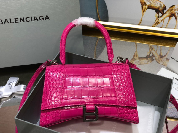 Ba*len*cia*ga hourglass