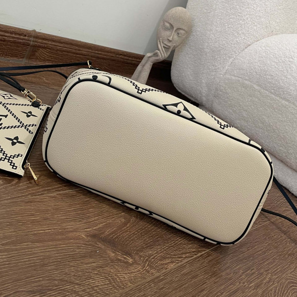 l0*is V*t0n neverfull mm