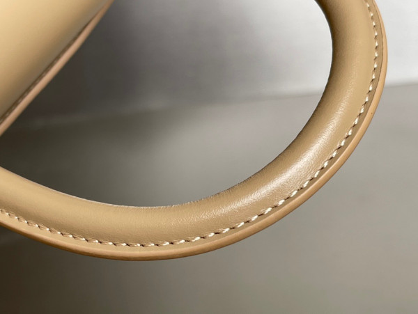 Ba*len*cia*ga hourglass