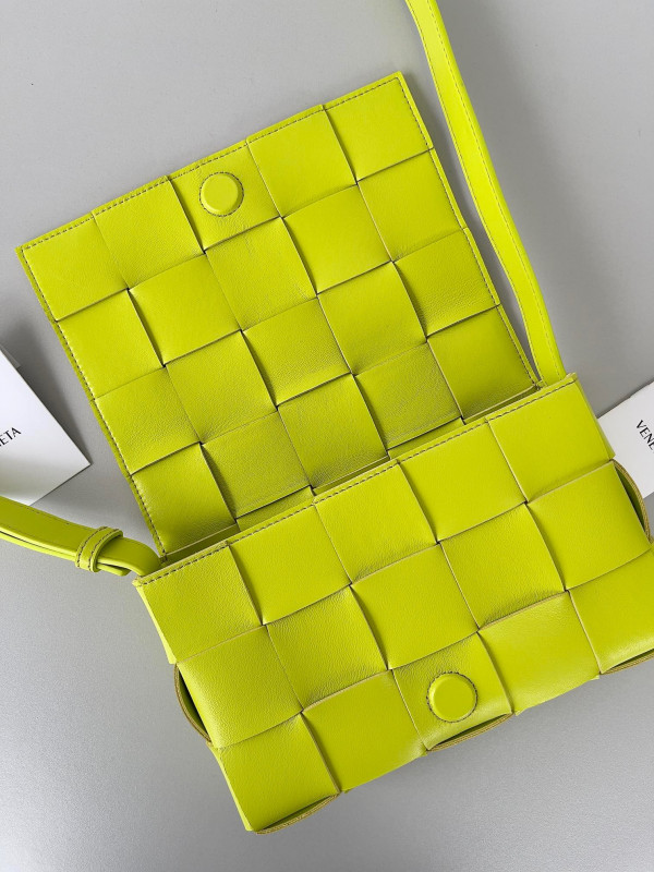 bo*te*ga Ve*ne*ta cassette