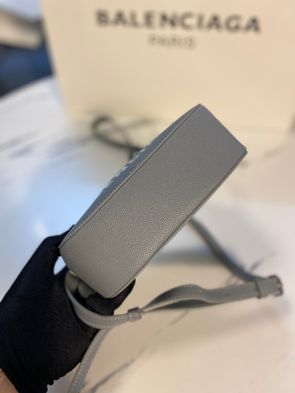 Ba*len*cia*ga everyday camera bag xs