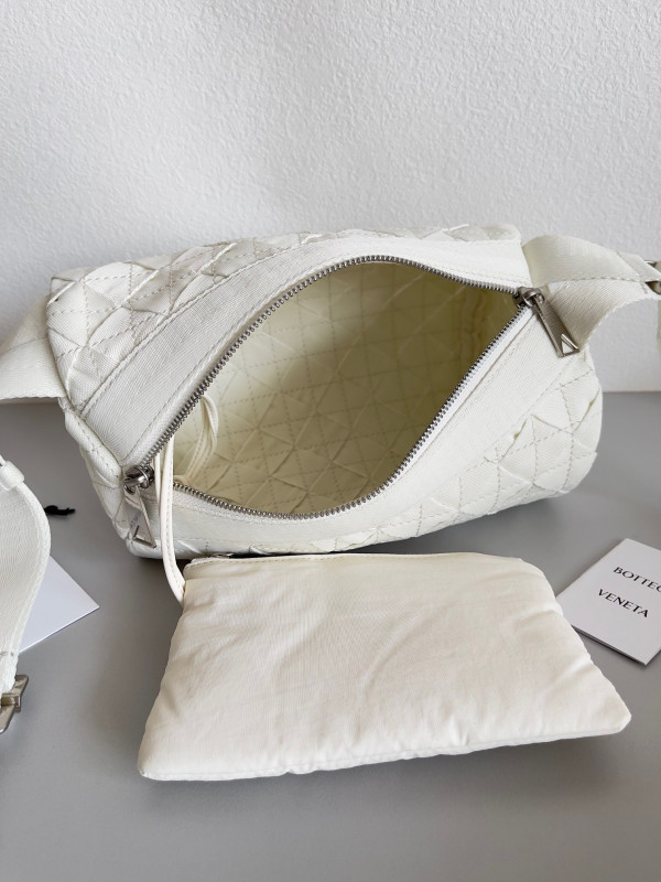 bo*te*ga Ve*ne*ta webbing