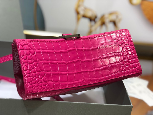 Ba*len*cia*ga hourglass