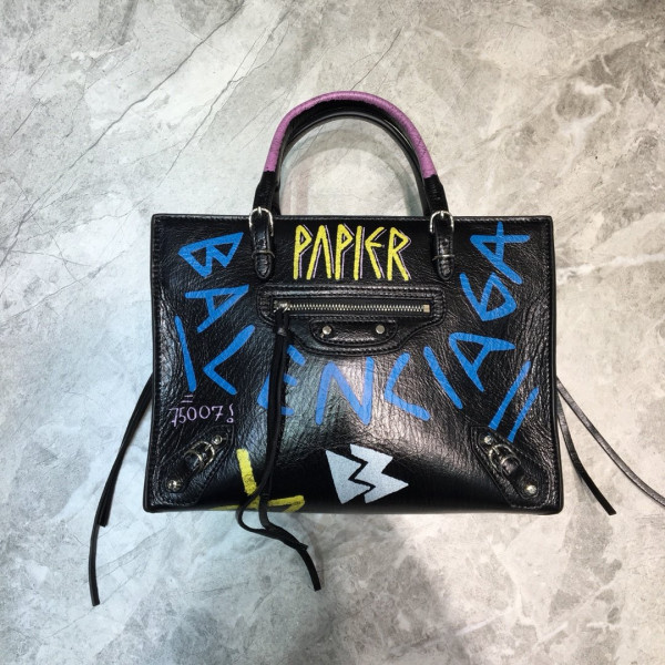 Ba*len*cia*ga classic city graffiti