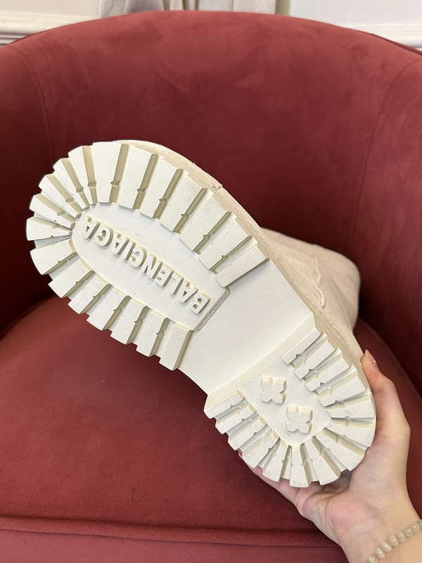 Ba*len*cia*ga alaska high boots