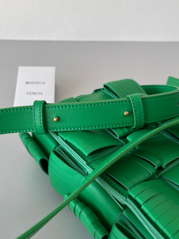 bo*te*ga Ve*ne*ta cassette