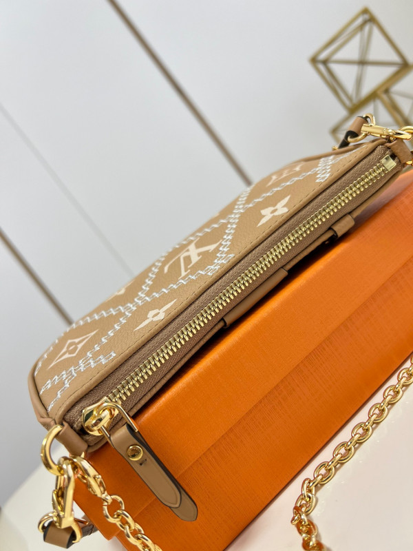 l0*is V*t0n easy pouch on strap