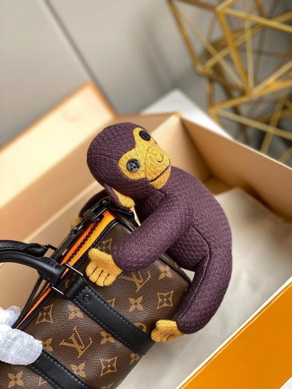 l0*is V*t0n keepall xs