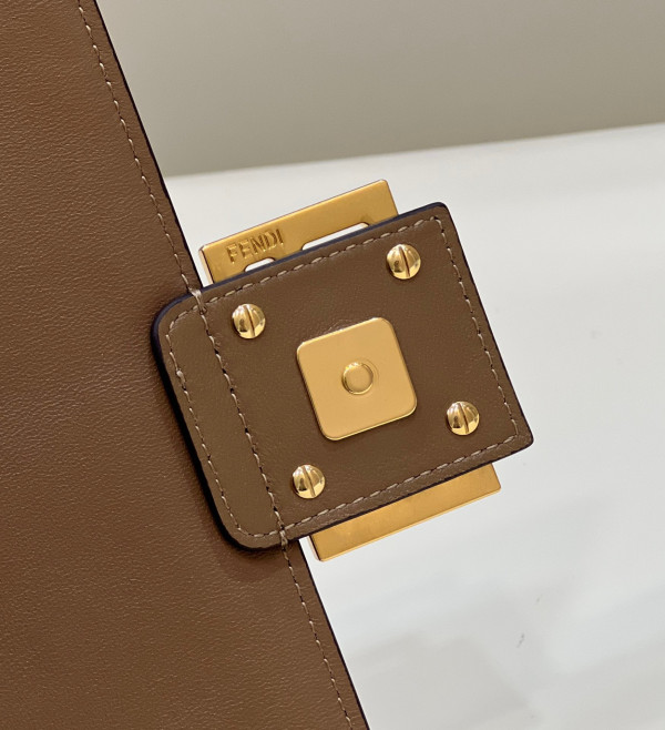 F**di baguette chain midi 397b98-24*14*7cm