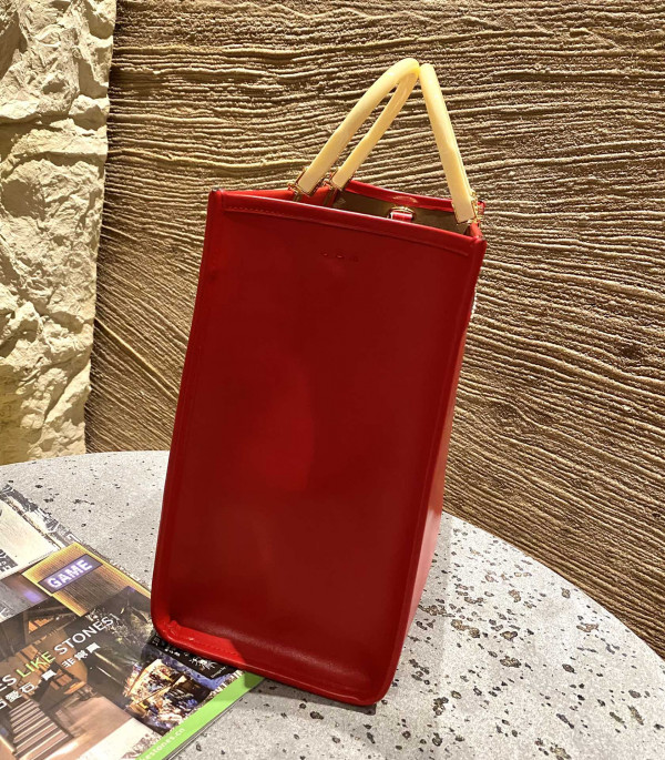 F**di medium sunshine