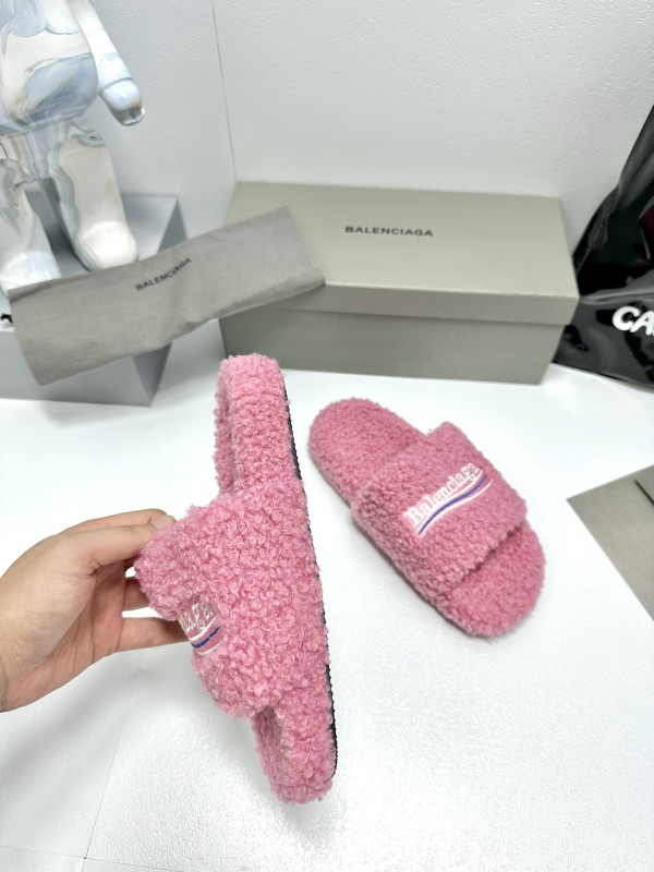 Ba*len*cia*ga sandals