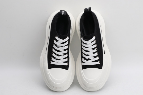 ale*d*r M*Q*en tread slick lace up