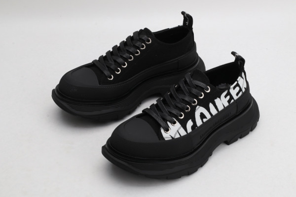ale*d*r M*Q*en tread slick lace up