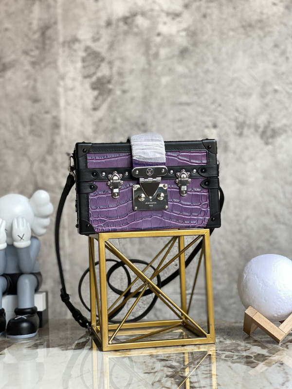 l0*is V*t0n petite malle