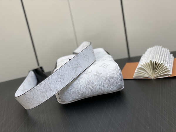 l0*is V*t0n outdoor slingbag