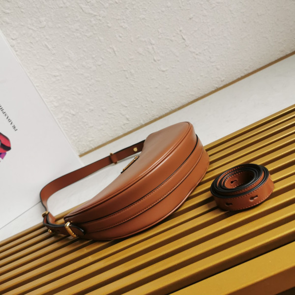 Pra*a arqué leather shoulder bag-22.5*18.5*6cm