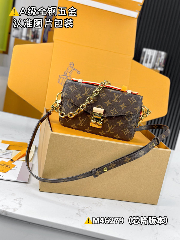 l0*is V*t0n pochette metis east west