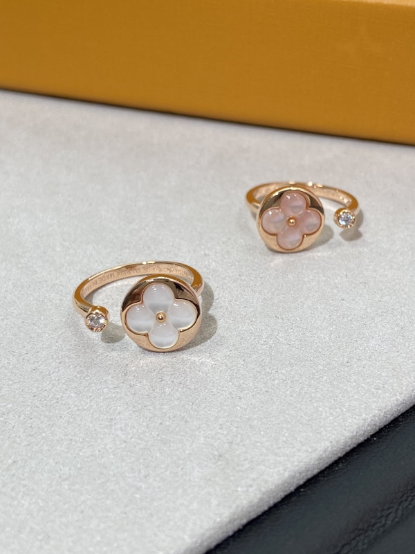 l0*is V*t0n earrings