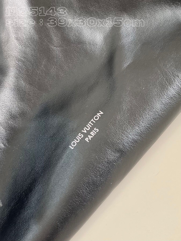 l0*is V*t0n carryall mm- 39 x 30 x 15cm