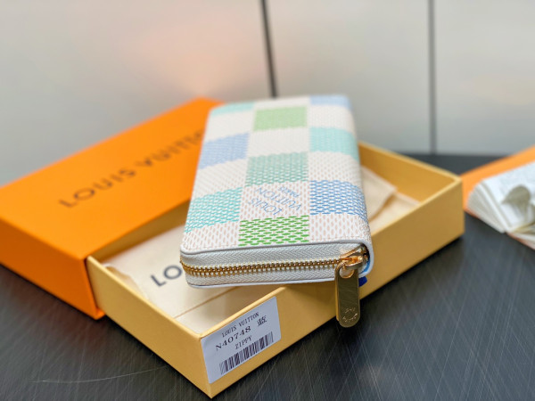 l0*is V*t0n zippy wallet-19.5*10.5*2.5 cm
