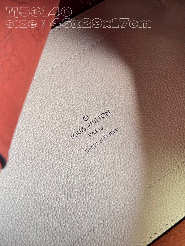 l0*is V*t0n hina-46 x 29.5 x 17cm