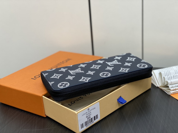 l0*is V*t0n zippy wallet-10*20*2 cm