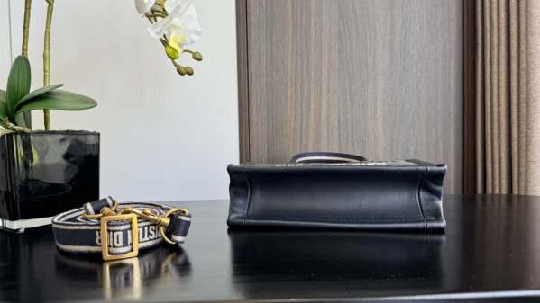 DIRO MINI BOOK TOTE-21.5*13*7.5CM