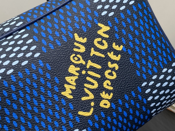 l0*is V*t0n locker dopp kit bag-23*13*12cm