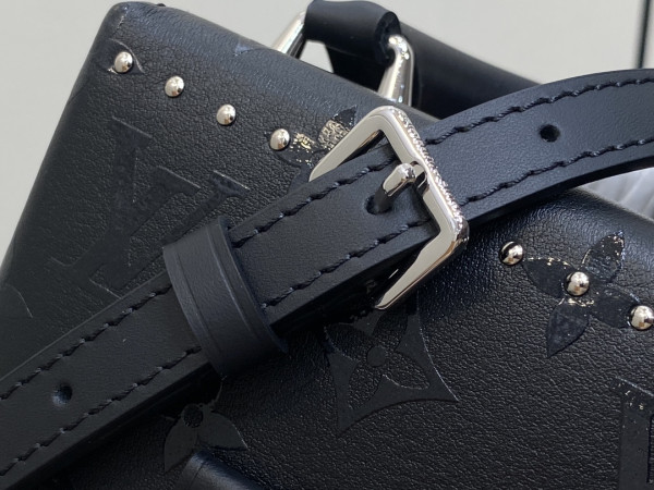 l0*is V*t0n camera box monogram canvas