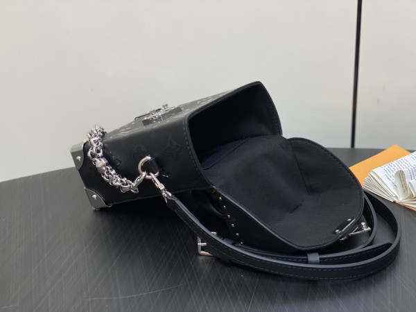 l0*is V*t0n camera box monogram canvas