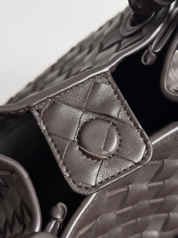 bo*te*ga Ve*ne*ta andiamo parachute small shoulder bag