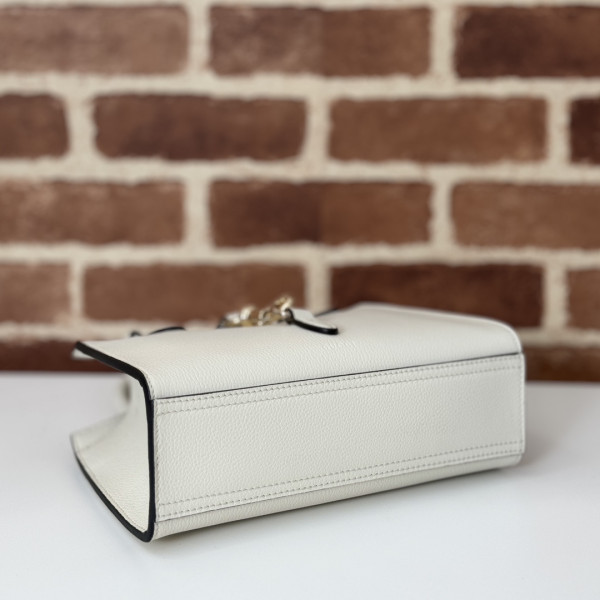 G*u*i small tote bag with hook closure