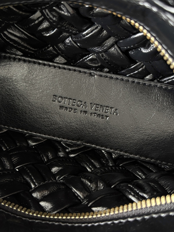 bo*te*ga Ve*ne*ta kalimero cha cha