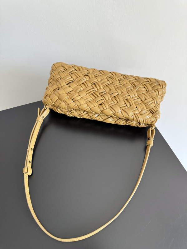 bo*te*ga Ve*ne*ta kalimero cha cha