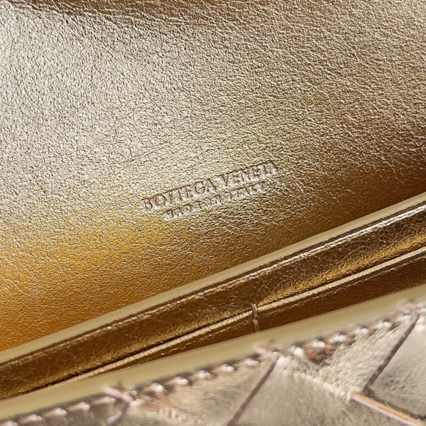 bo*te*ga Ve*ne*ta long clutch andiamo with handle-31*13*3cm