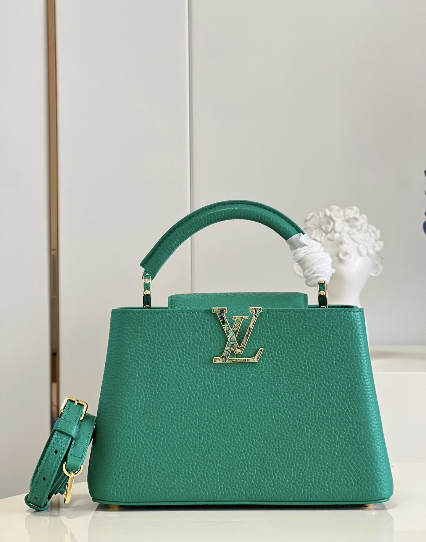 l0*is V*t0n capucines bb