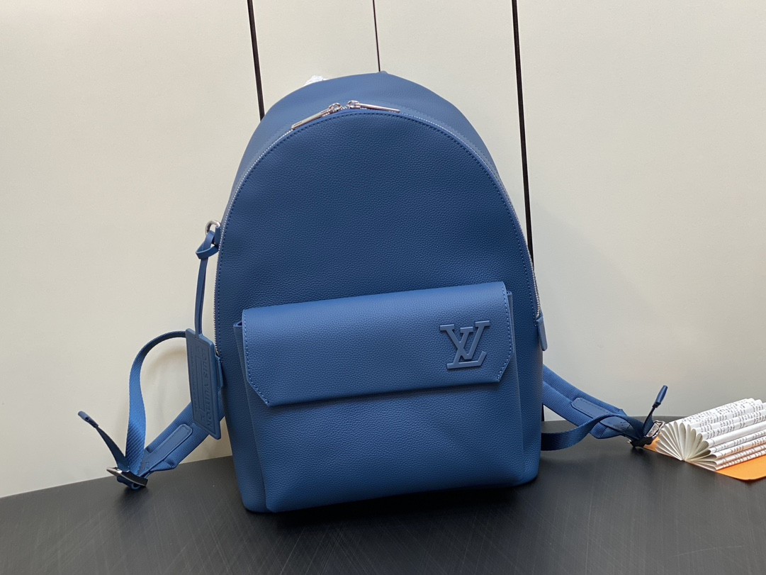 l0*is V*t0n takeoff backpack